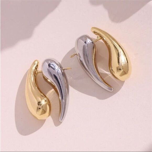 Gold and silver drop earrings.  Brand new! Mixed metals - Picture 4 of 4